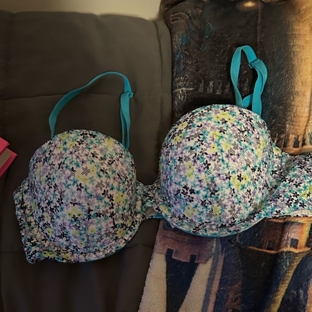 Victoria’s Secret bra size 36 B